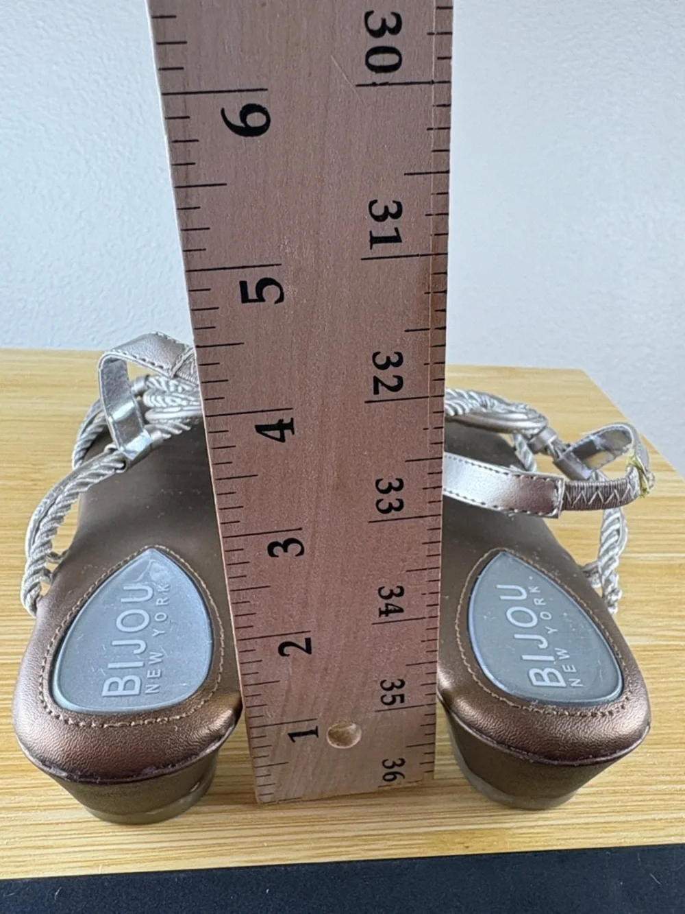 BIJOU New York Silver Braided Knot Detail Strappy Womens Sandals Like New Size 6